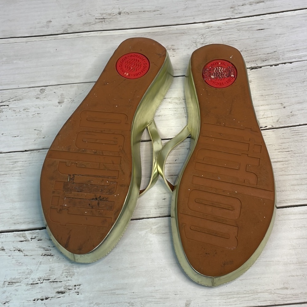Fitflop Gold Leather Wedge Thong Sandal - Picture 8 of 14